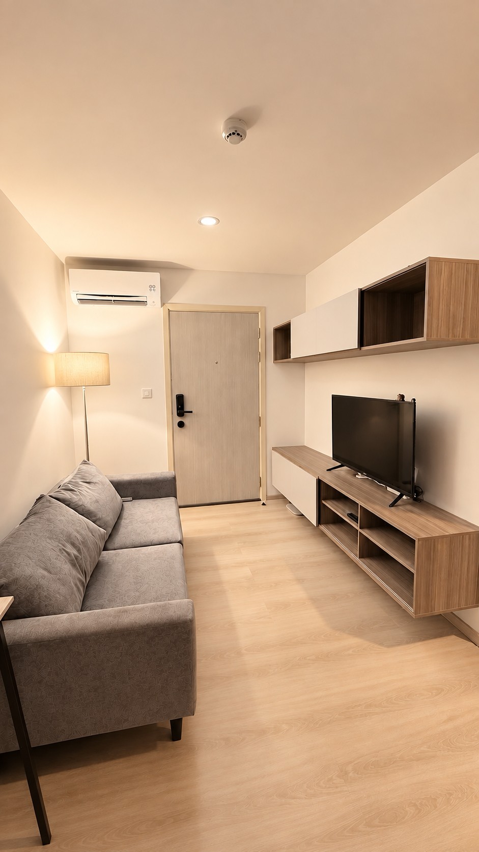 🏠 เคนซิงตัน พหลโยธิน 63  30 ตร.ม. ชั้น 8   1 ห้องนอน 1 ห้องน้ำ 1 ห้องครัว 1 ห้องนั่งเล่น